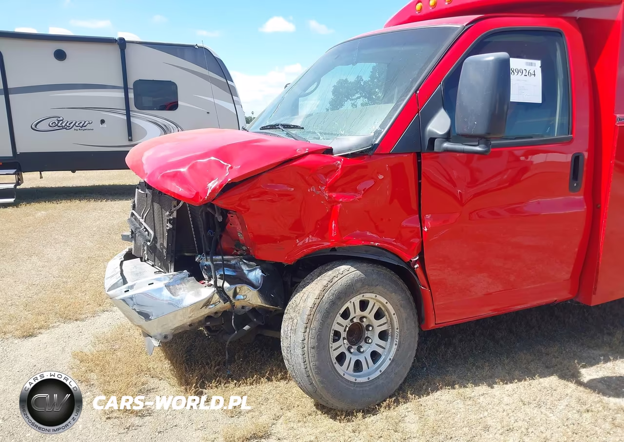 2015 Chevrolet Express Cutaway 3500 VIN:1GB0G2CG3F1135092 - 11