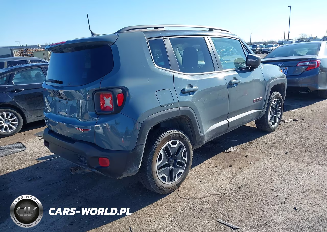 2015 Jeep Renegade Trailhawk VIN:ZACCJBCT1FPB32313 - 4