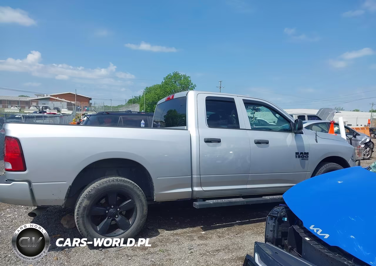 2019 Ram 1500 Classic VIN:1C6RR7FG5KS504598 - 13