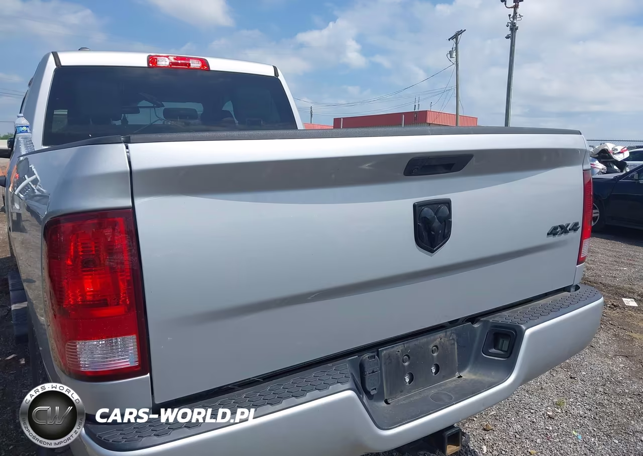 2019 Ram 1500 Classic VIN:1C6RR7FG5KS504598 - 16