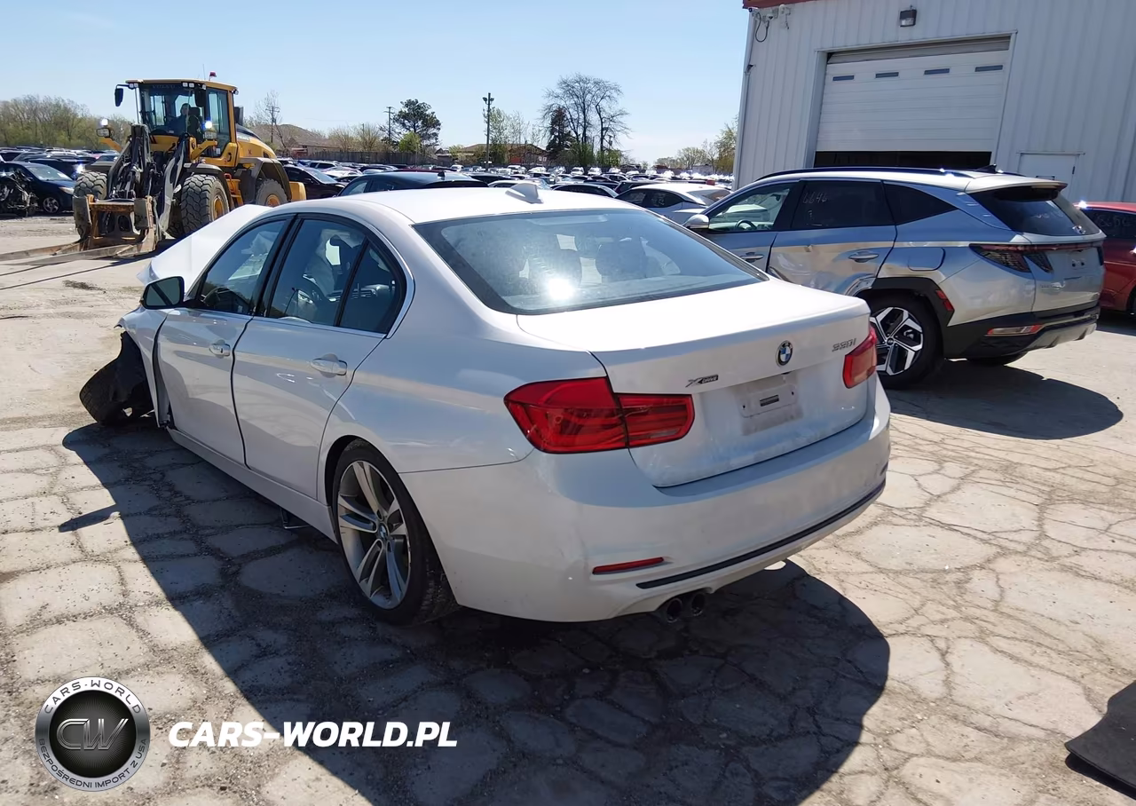 2018 BMW 330I xDrive VIN:WBA8D9G58JNU71666 - 3