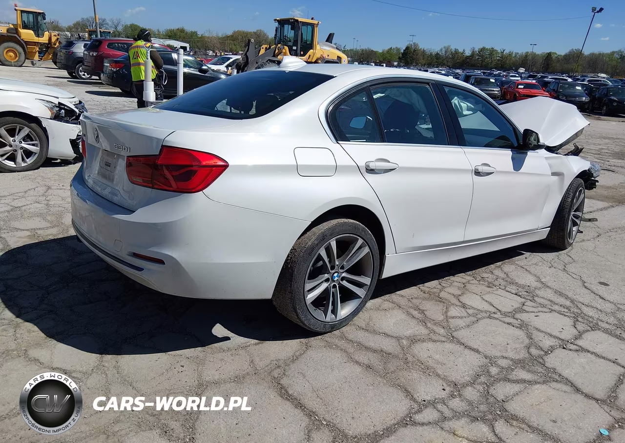2018 BMW 330I xDrive VIN:WBA8D9G58JNU71666 - 4