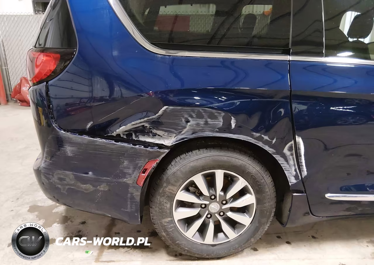 2020 Chrysler Pacifica Touring L Plus VIN:2C4RC1EG8LR236044 - 19