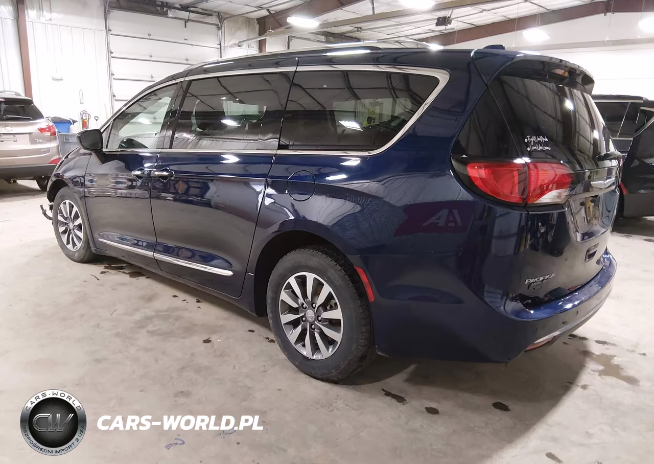 2020 Chrysler Pacifica Touring L Plus VIN:2C4RC1EG8LR236044 - 3