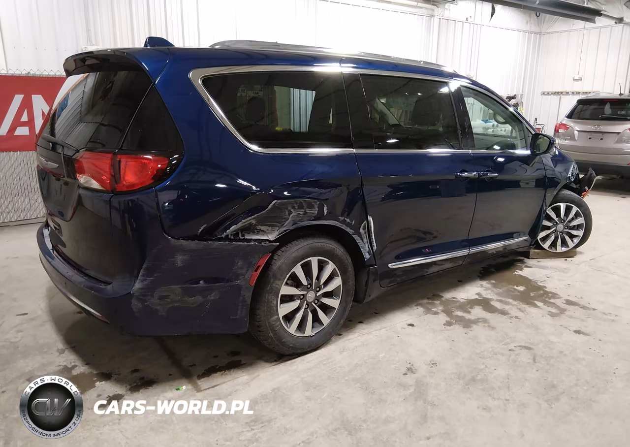 2020 Chrysler Pacifica Touring L Plus VIN:2C4RC1EG8LR236044 - 4
