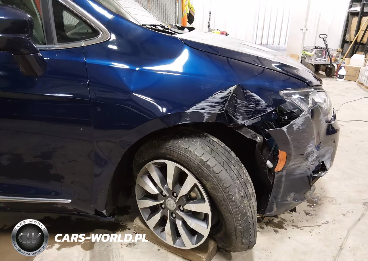 2020 Chrysler Pacifica Touring L Plus VIN:2C4RC1EG8LR236044 - 6