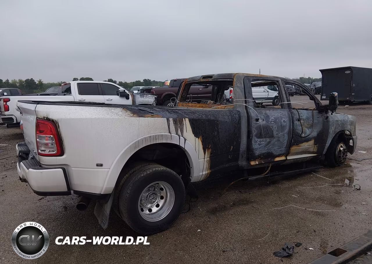 2019 Ram 3500 Laramie 4X4 8' Box VIN:3C63RRJL3KG555451 - 3