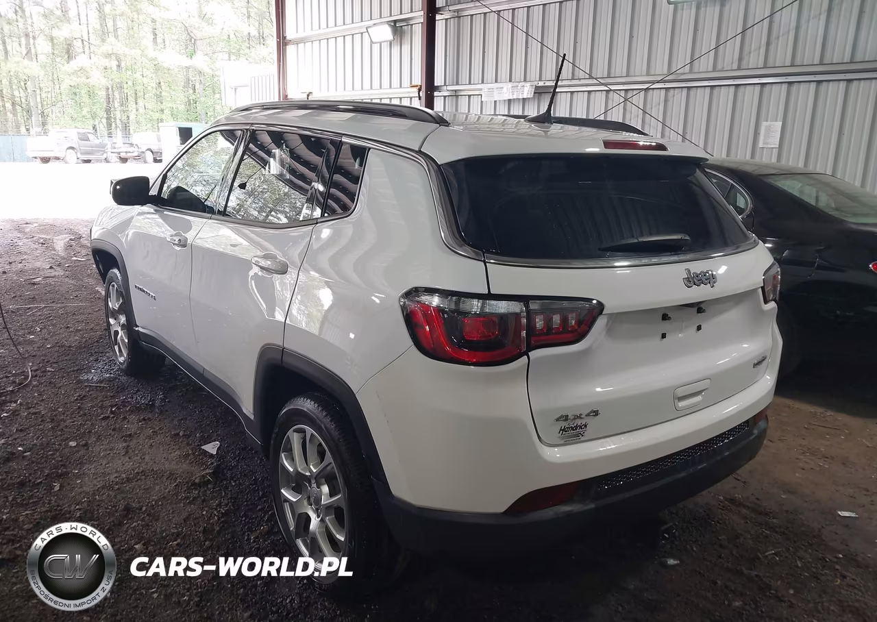 2022 Jeep Compass Latitude Lux 4X4 VIN:3C4NJDFB4NT178572 - 3
