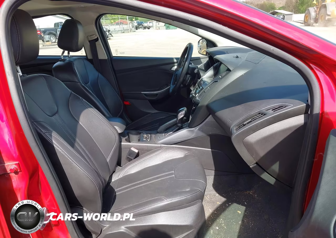 2012 Ford Focus Titanium VIN:1FAHP3J27CL229946 - 5