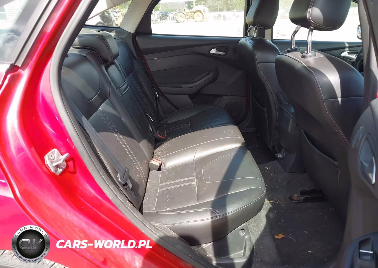 2012 Ford Focus Titanium VIN:1FAHP3J27CL229946 - 8