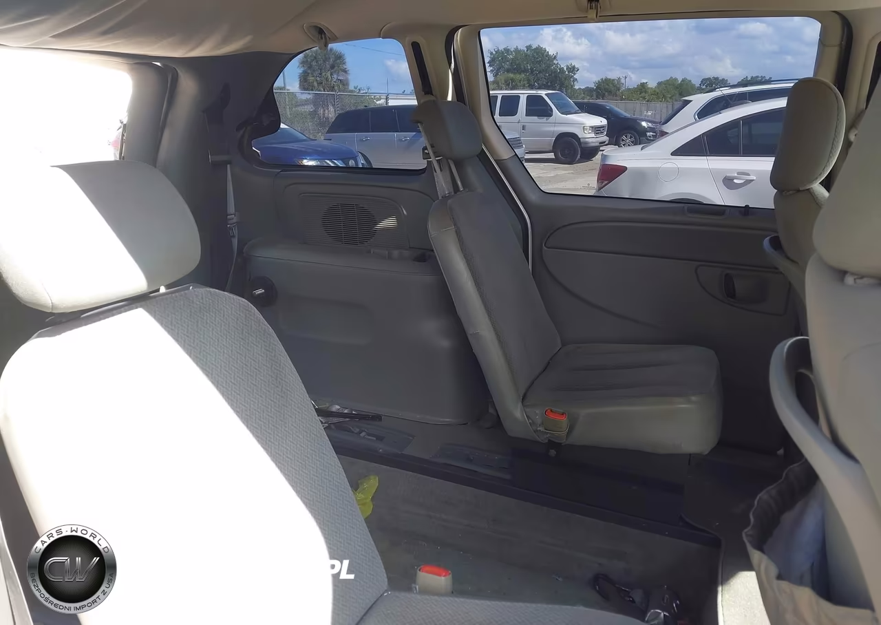 2006 Chrysler Town & Country VIN:1A4GP45R66B583125 - 8