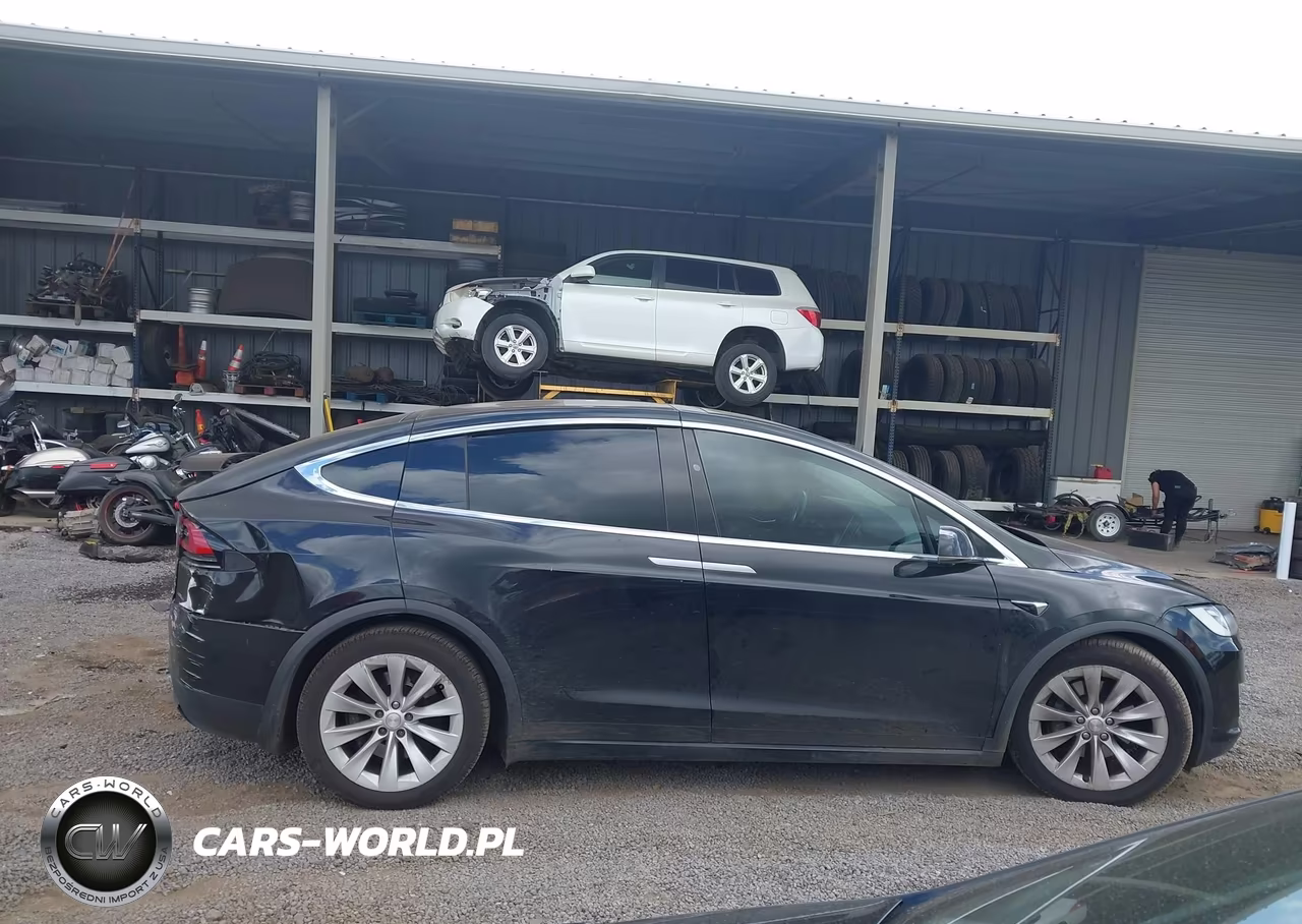 2017 Tesla Model X 100D-75D-90D VIN:5YJXCBE20HF047697 - 13