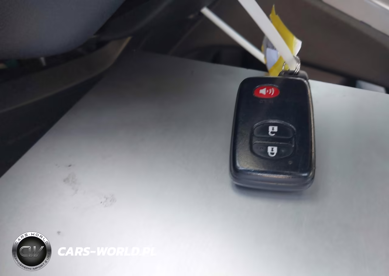 2015 Toyota Prius Two VIN:JTDKN3DU4F0478147 - 11