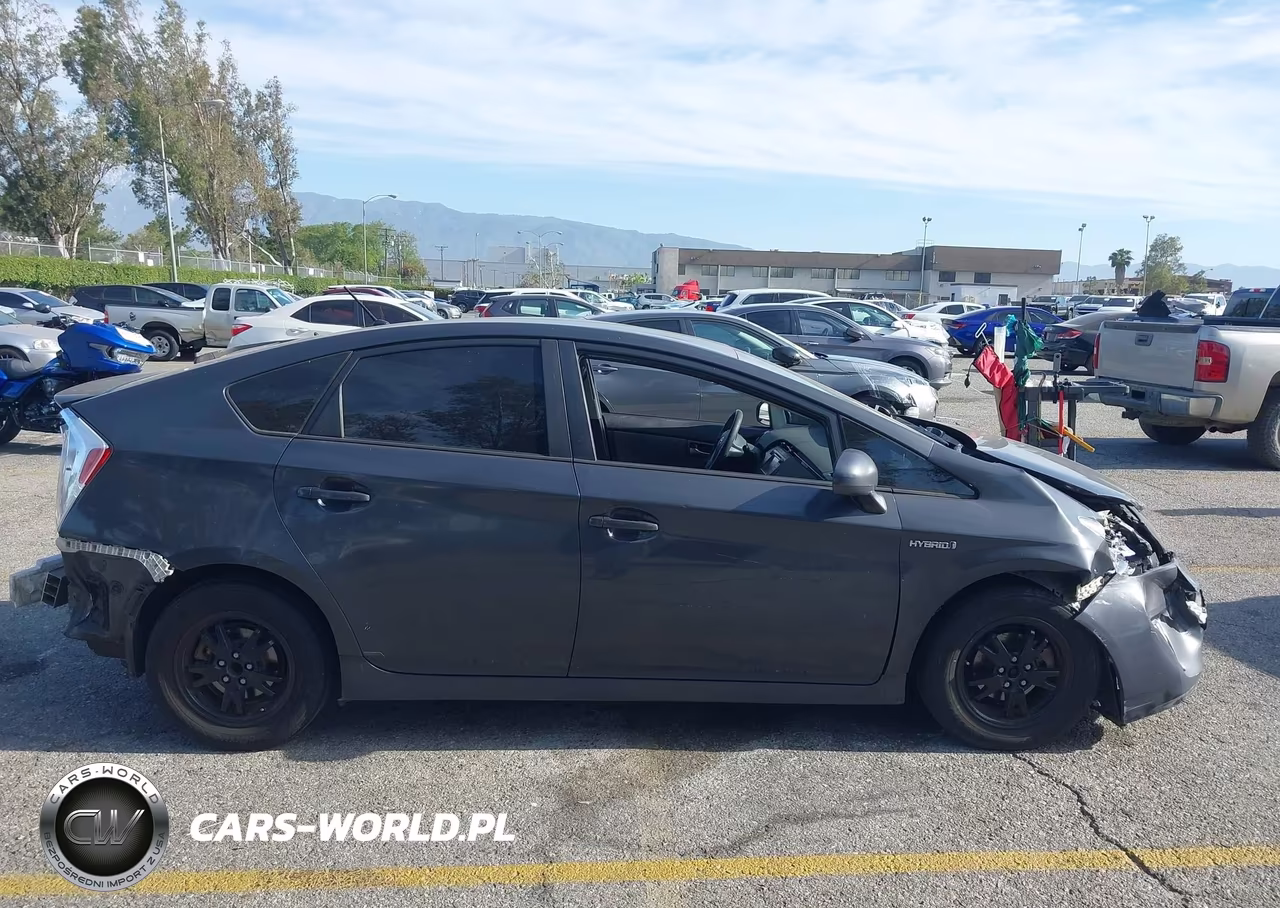 2015 Toyota Prius Two VIN:JTDKN3DU4F0478147 - 13