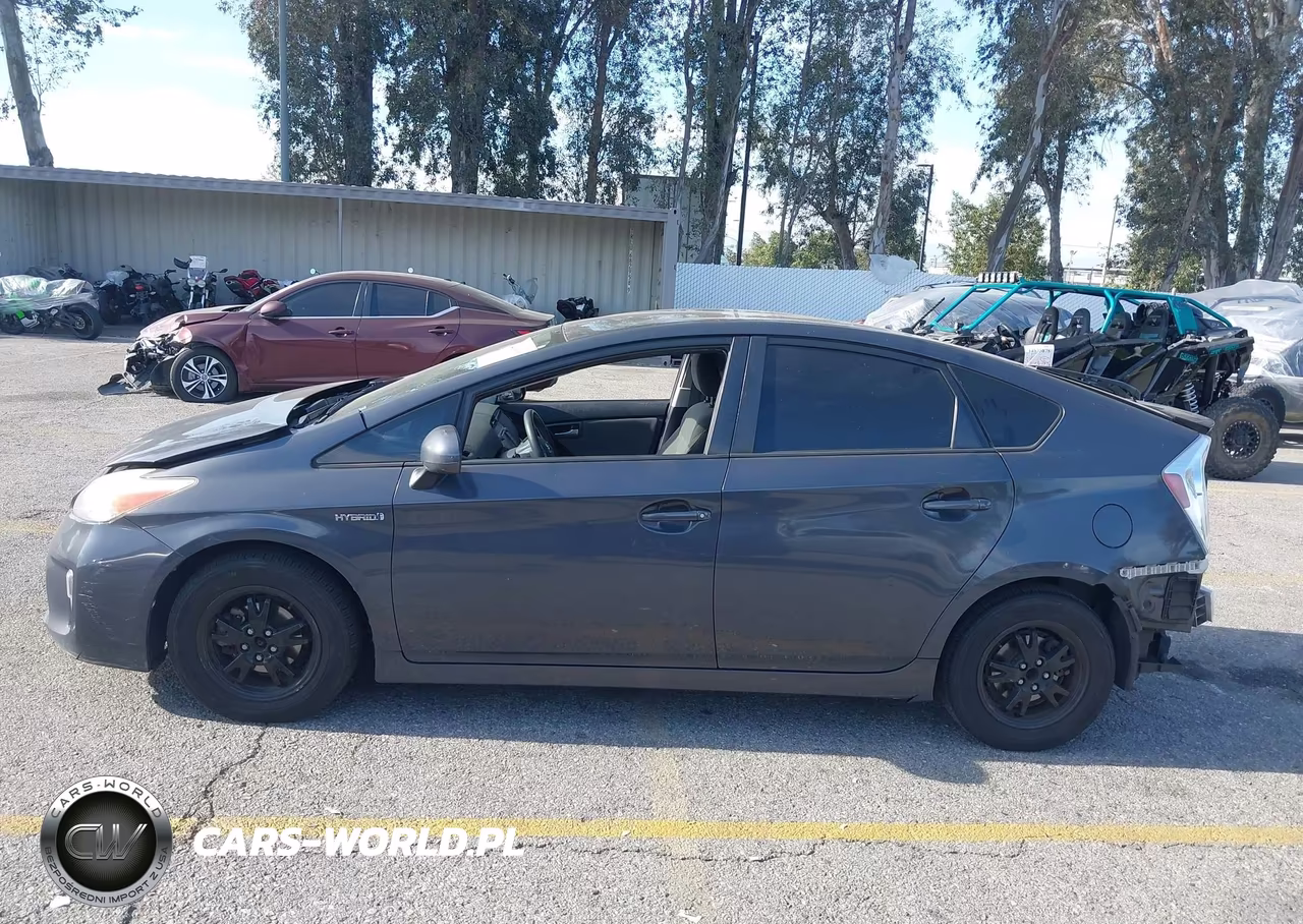 2015 Toyota Prius Two VIN:JTDKN3DU4F0478147 - 14
