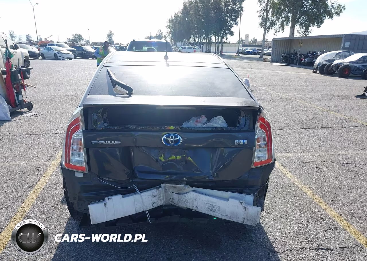2015 Toyota Prius Two VIN:JTDKN3DU4F0478147 - 16