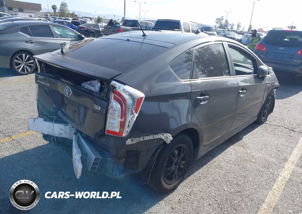 2015 Toyota Prius Two VIN:JTDKN3DU4F0478147 - 4