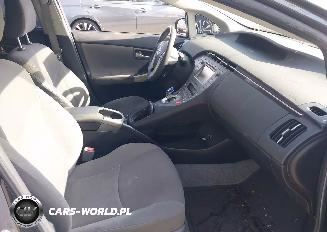 2015 Toyota Prius Two VIN:JTDKN3DU4F0478147 - 5