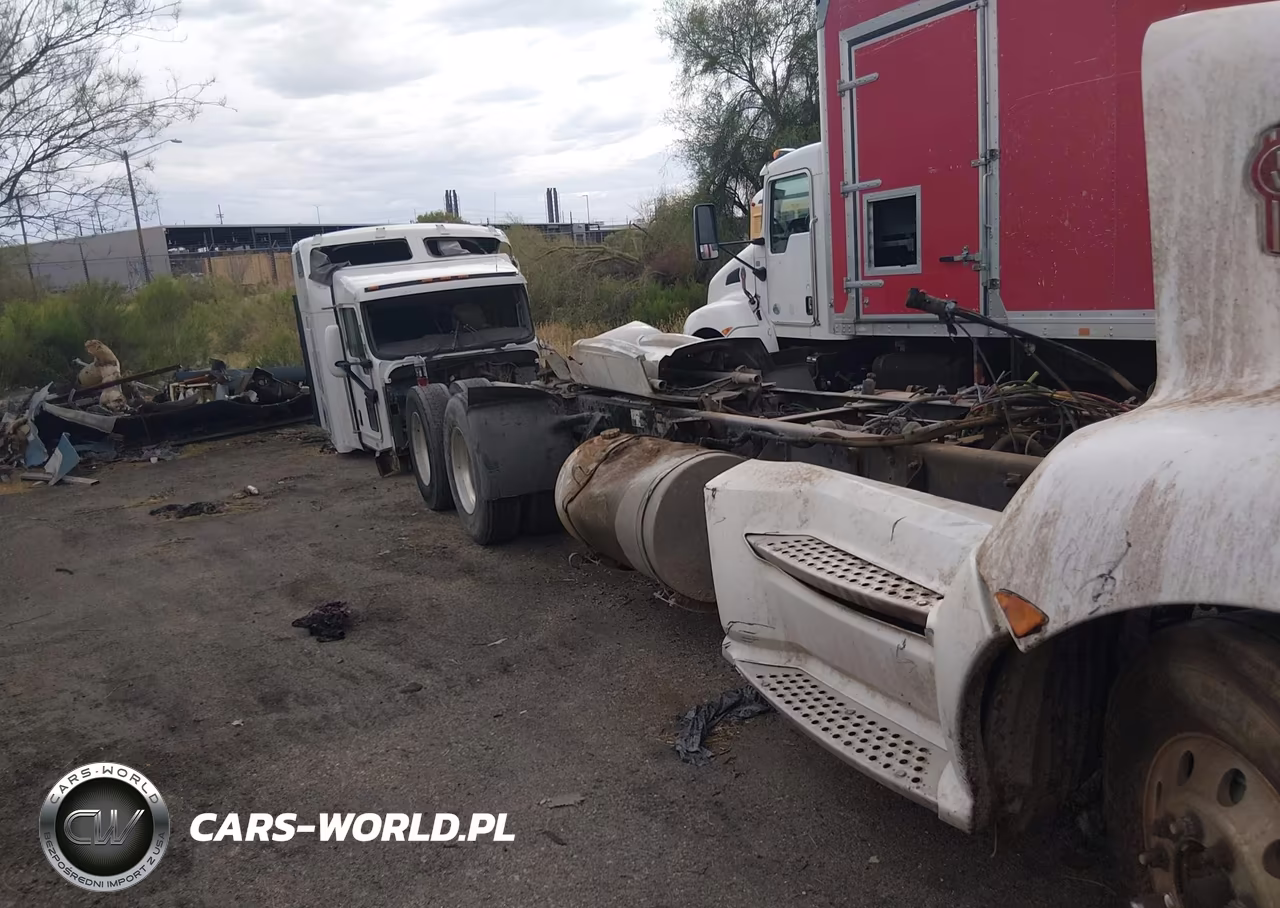 2013 Kenworth Construction T660 VIN:1XKAD49X7DJ363500 - 10