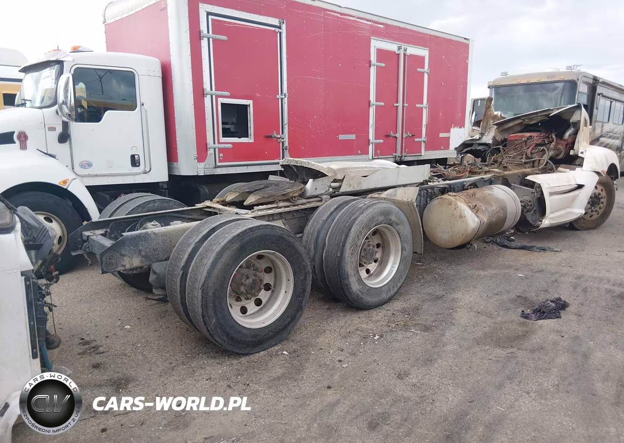 2013 Kenworth Construction T660 VIN:1XKAD49X7DJ363500 - 4