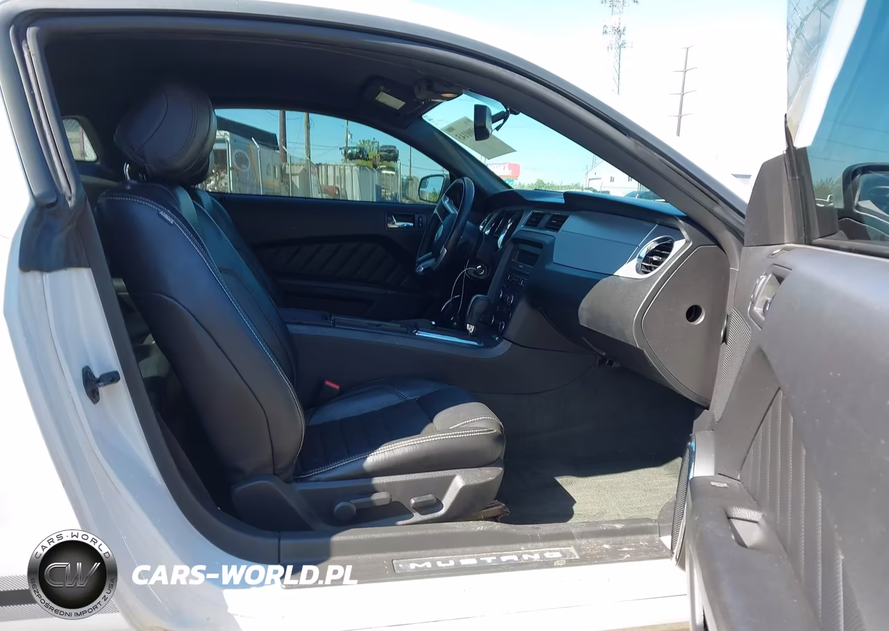 2014 Ford Mustang V6 Premium VIN:1ZVBP8AM9E5200192 - 5