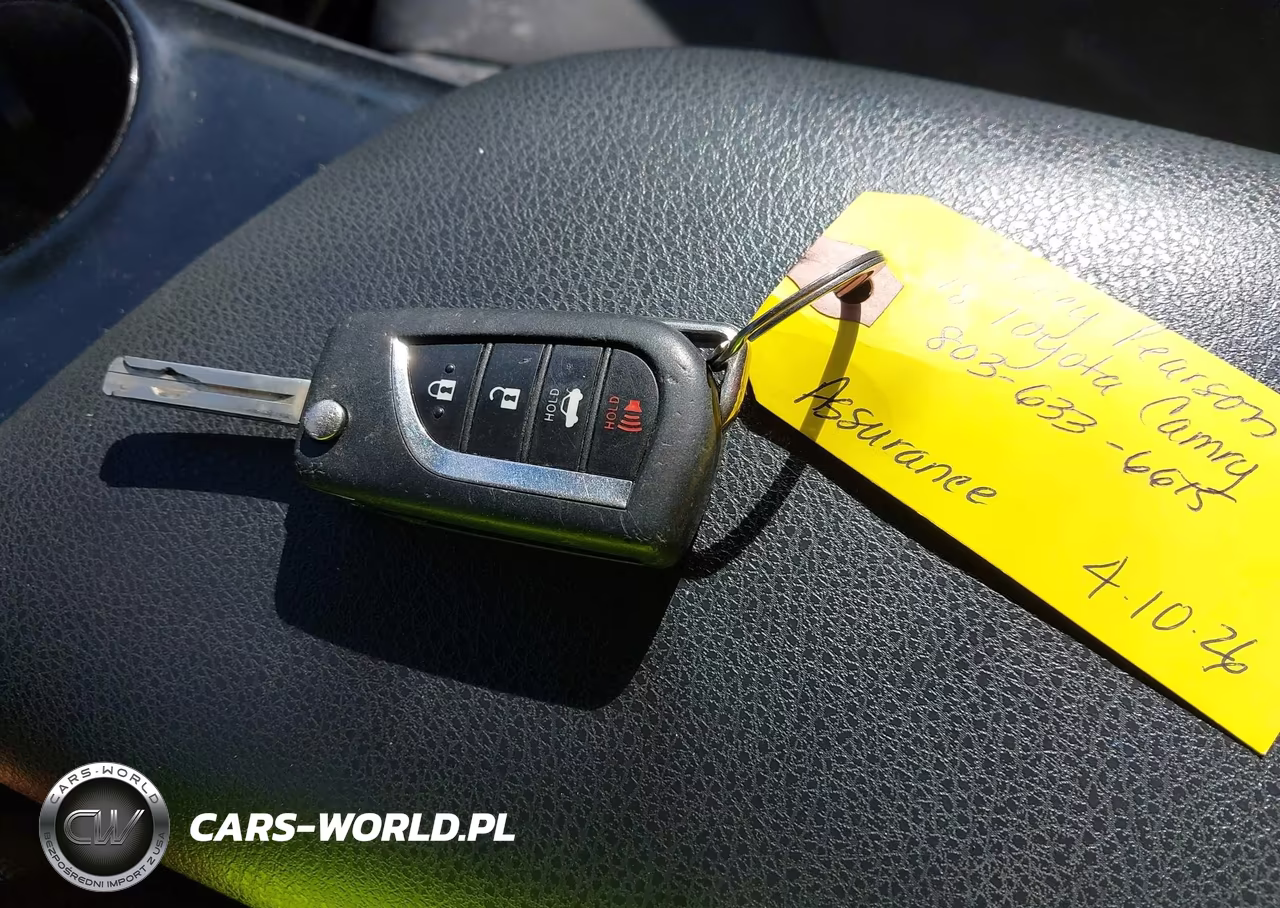 2018 Toyota Camry Le VIN:4T1B11HK0JU635761 - 11