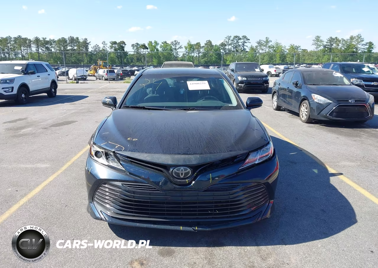 2018 Toyota Camry Le VIN:4T1B11HK0JU635761 - 12