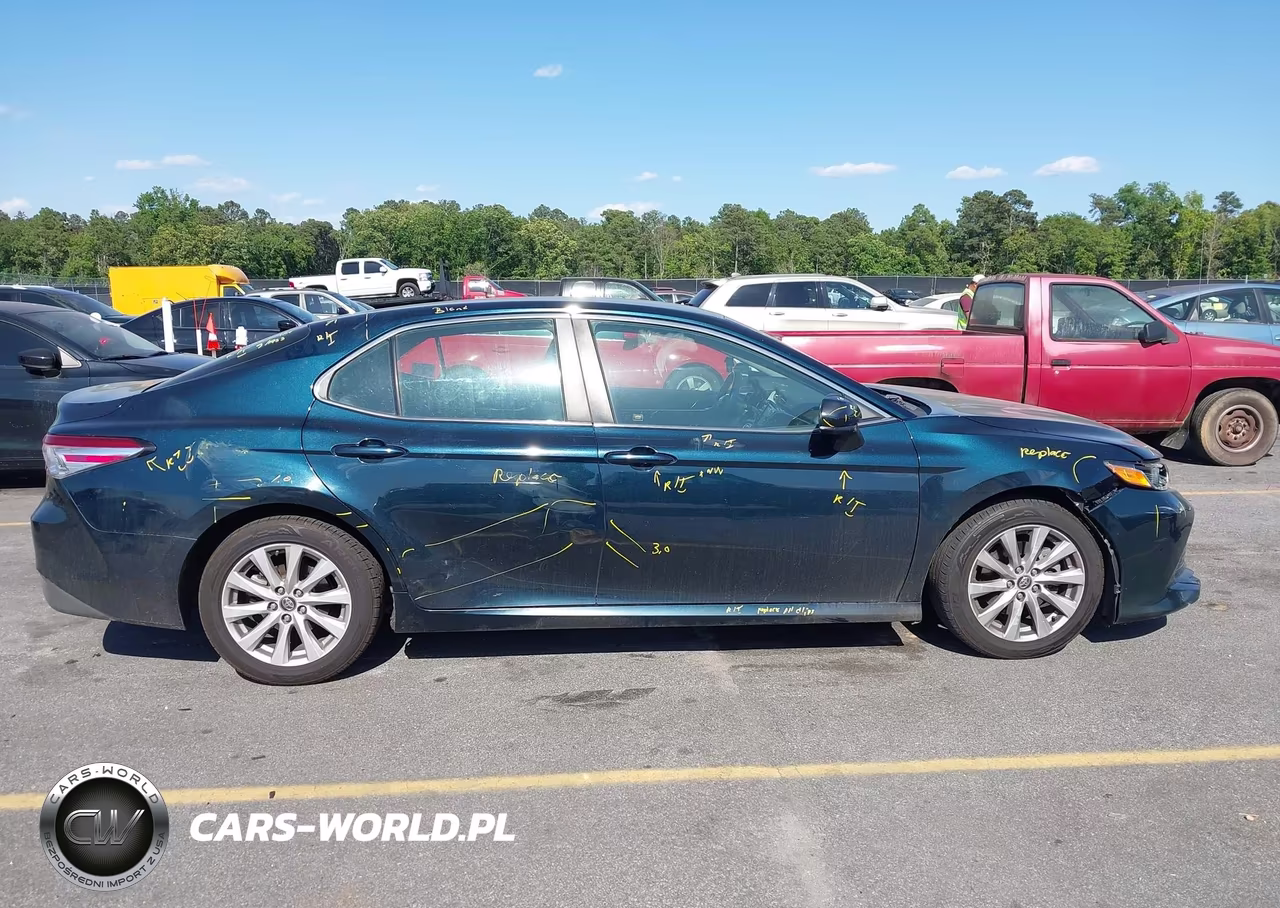 2018 Toyota Camry Le VIN:4T1B11HK0JU635761 - 13