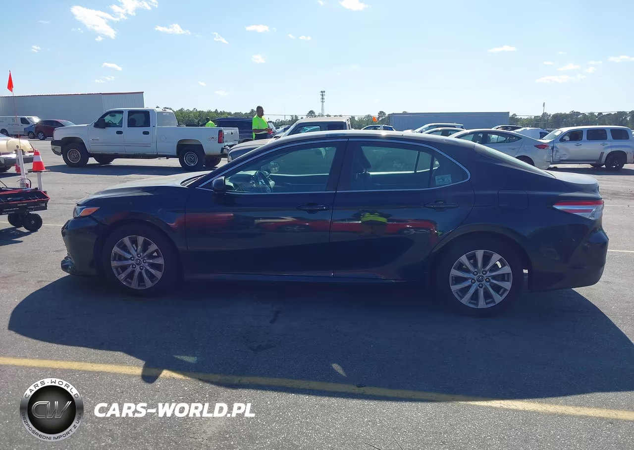 2018 Toyota Camry Le VIN:4T1B11HK0JU635761 - 14