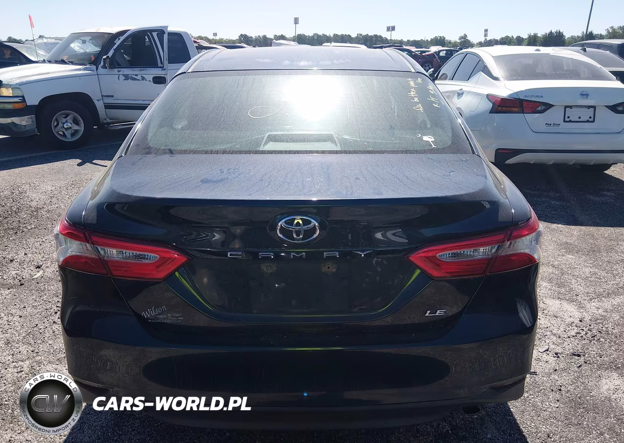2018 Toyota Camry Le VIN:4T1B11HK0JU635761 - 16