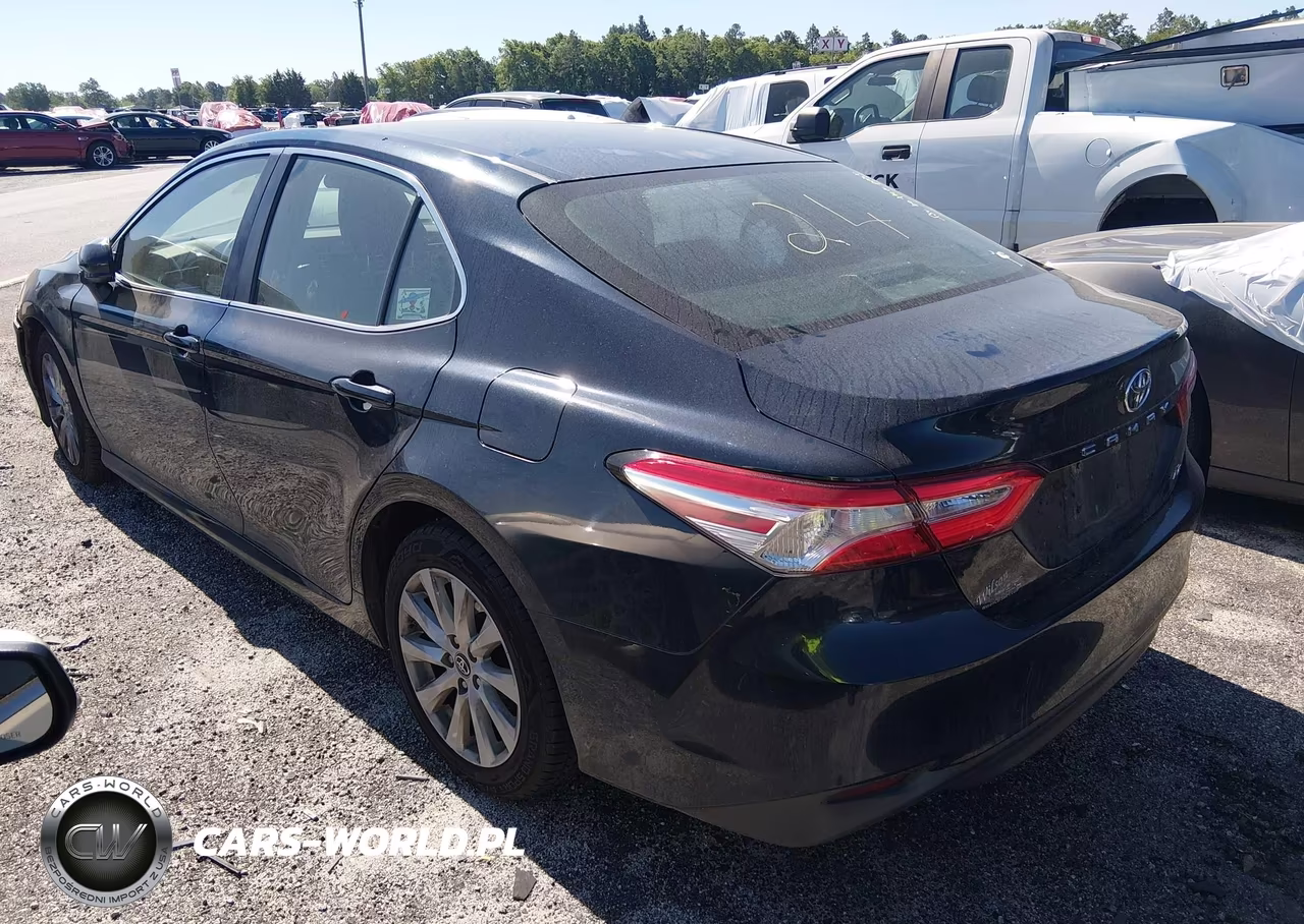2018 Toyota Camry Le VIN:4T1B11HK0JU635761 - 3