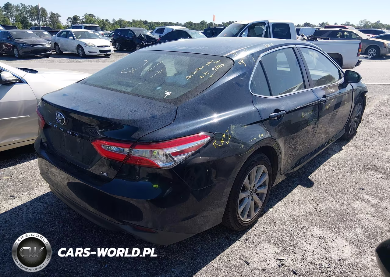 2018 Toyota Camry Le VIN:4T1B11HK0JU635761 - 4