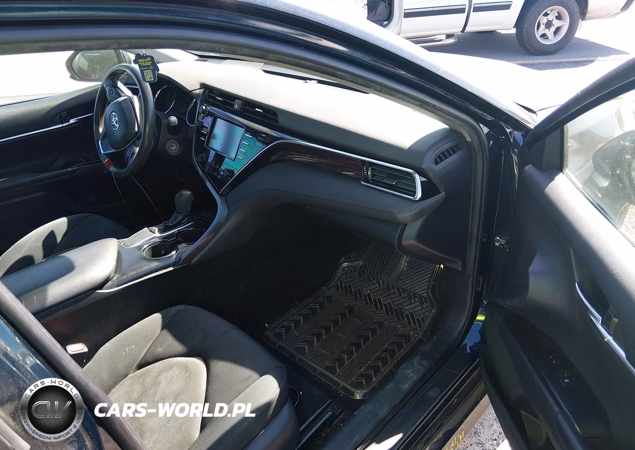 2018 Toyota Camry Le VIN:4T1B11HK0JU635761 - 5