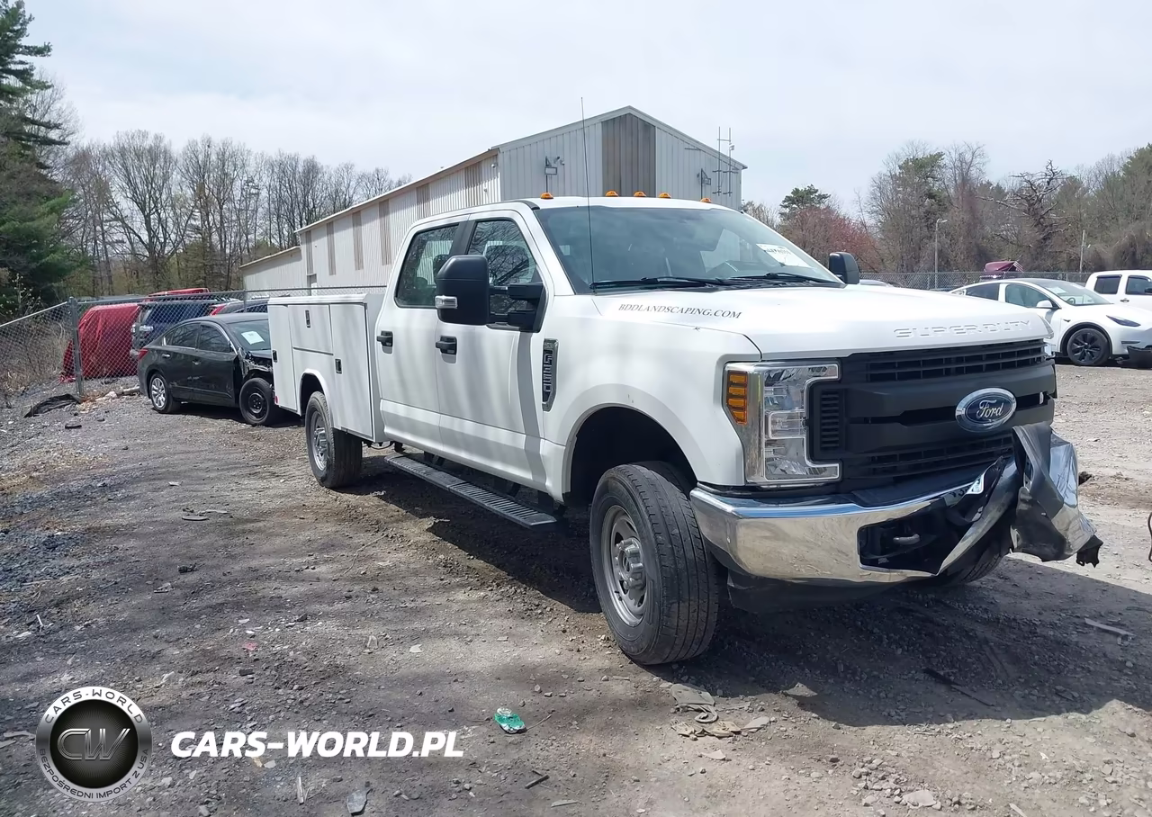 2019 Ford F-350 Chassis Xl