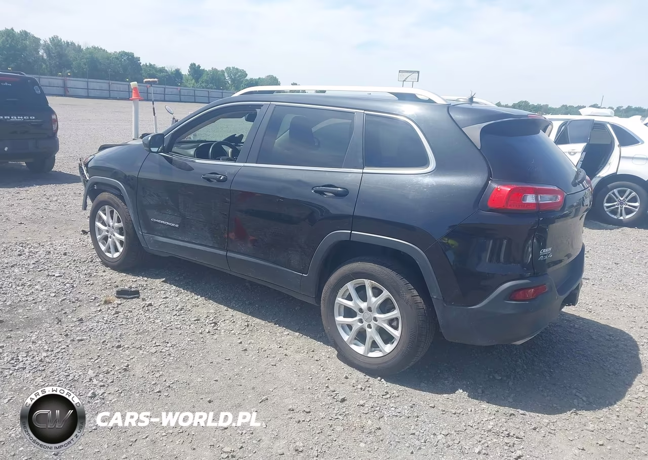 2015 Jeep Cherokee Latitude VIN:1C4PJMCS9FW614521 - 3