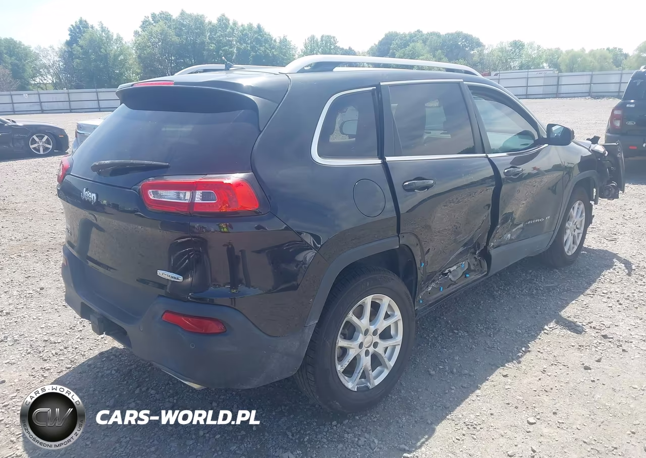 2015 Jeep Cherokee Latitude VIN:1C4PJMCS9FW614521 - 4