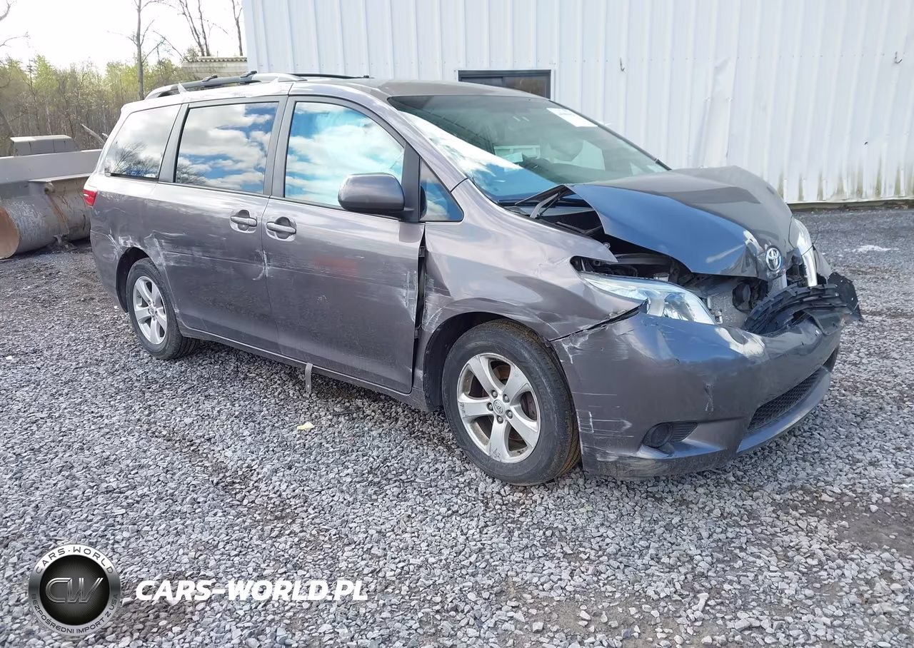 2016 Toyota Sienna Le 8 Passenger