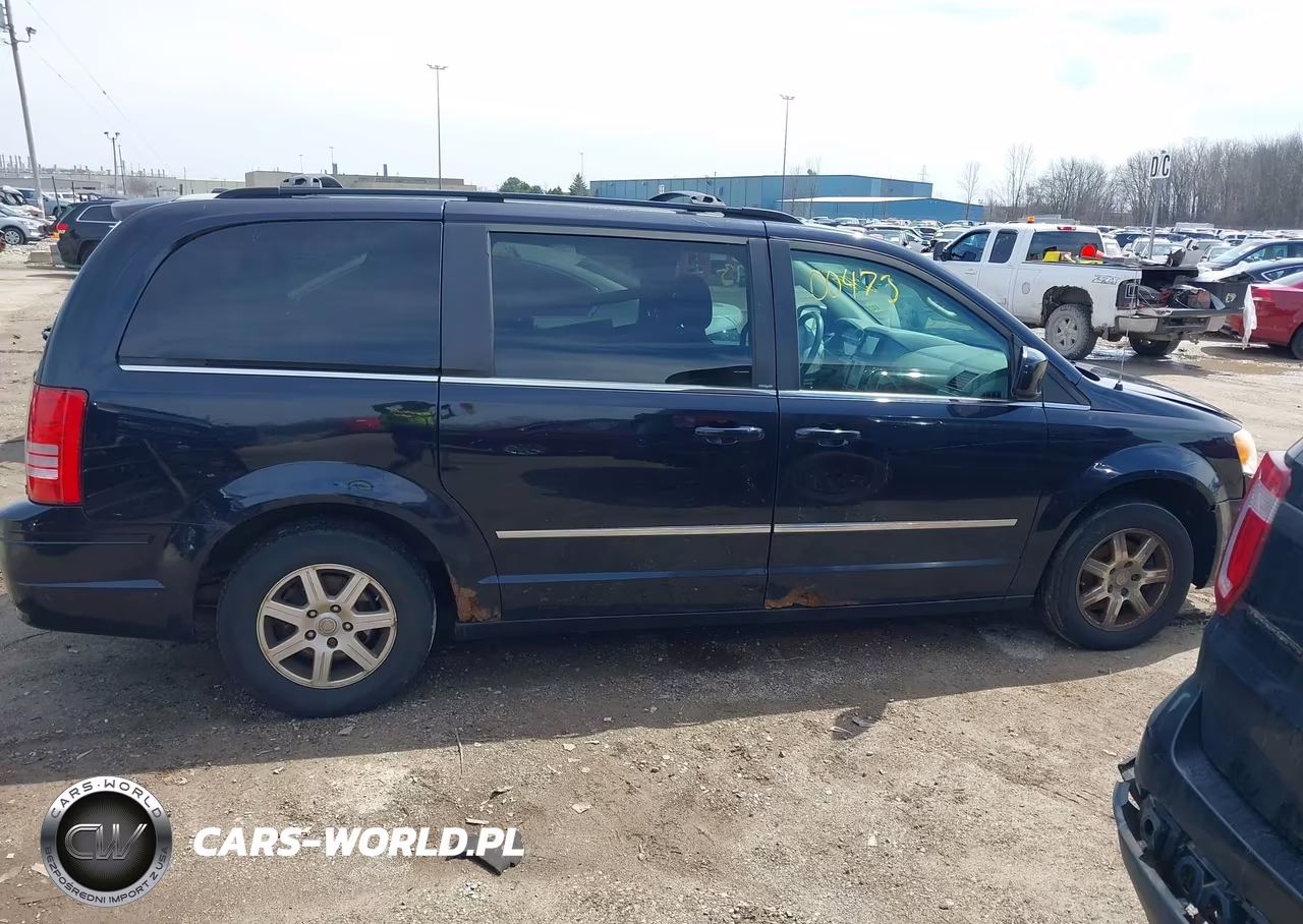 2010 Chrysler Town & Country Touring VIN:2A4RR5D11AR493752 - 13