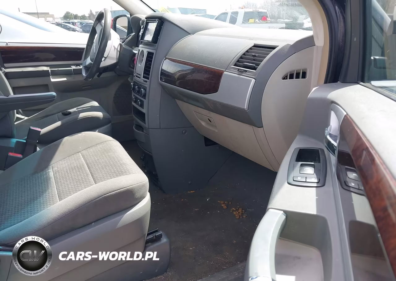2010 Chrysler Town & Country Touring VIN:2A4RR5D11AR493752 - 5
