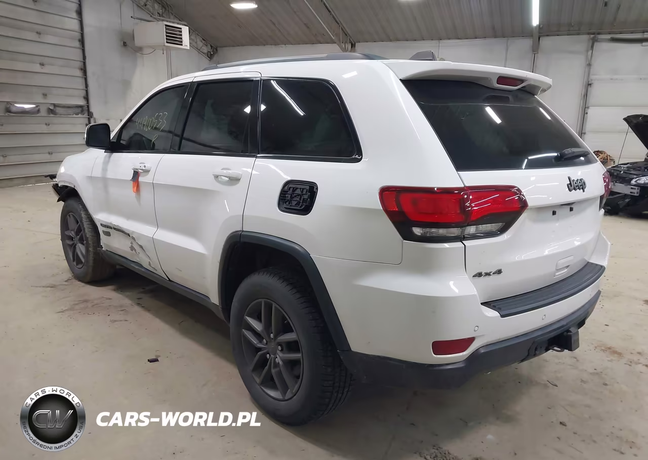 2016 Jeep Grand Cherokee 75Th Anniversary VIN:1C4RJFAG3GC364988 - 3