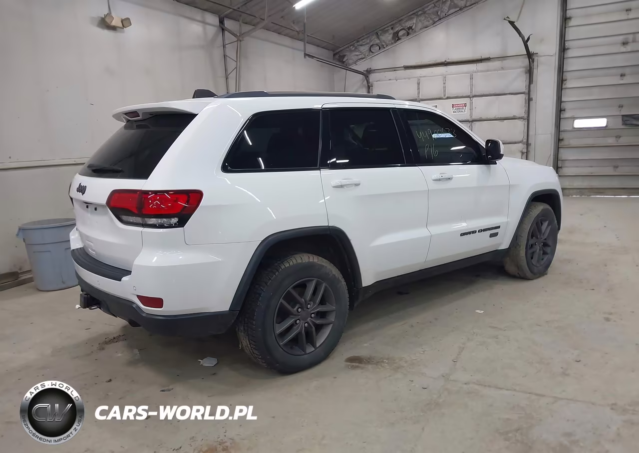 2016 Jeep Grand Cherokee 75Th Anniversary VIN:1C4RJFAG3GC364988 - 4