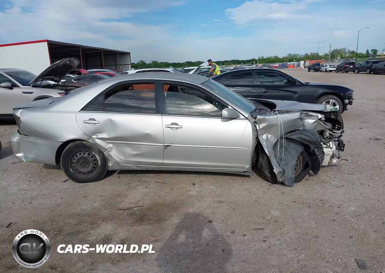 2005 Toyota Camry Le VIN:4T1BE32K25U551844 - 12