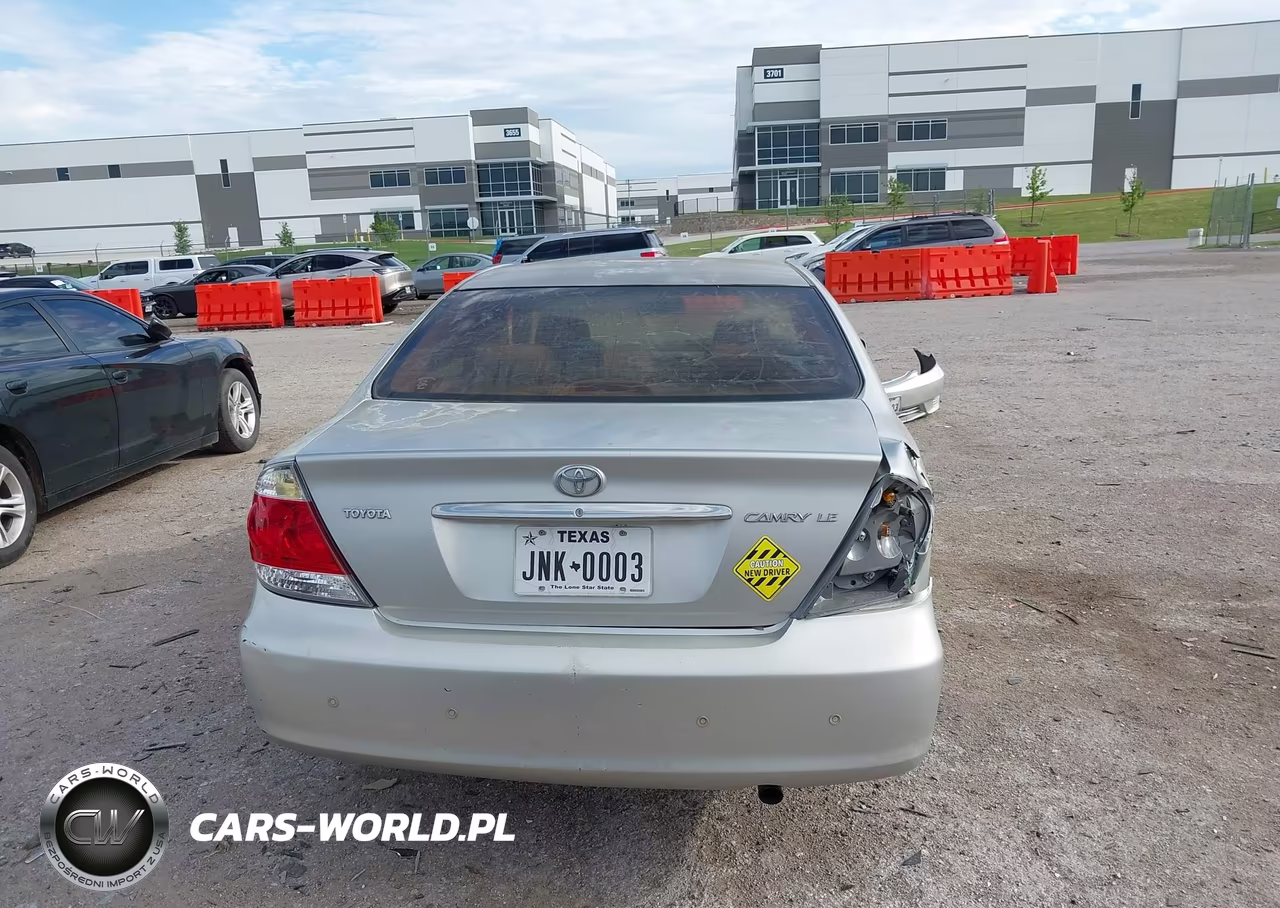 2005 Toyota Camry Le VIN:4T1BE32K25U551844 - 15