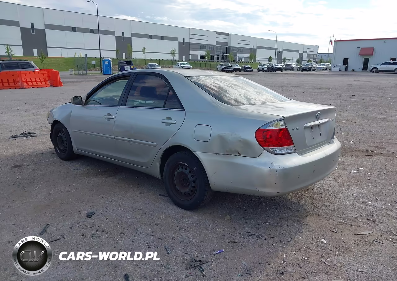 2005 Toyota Camry Le VIN:4T1BE32K25U551844 - 3