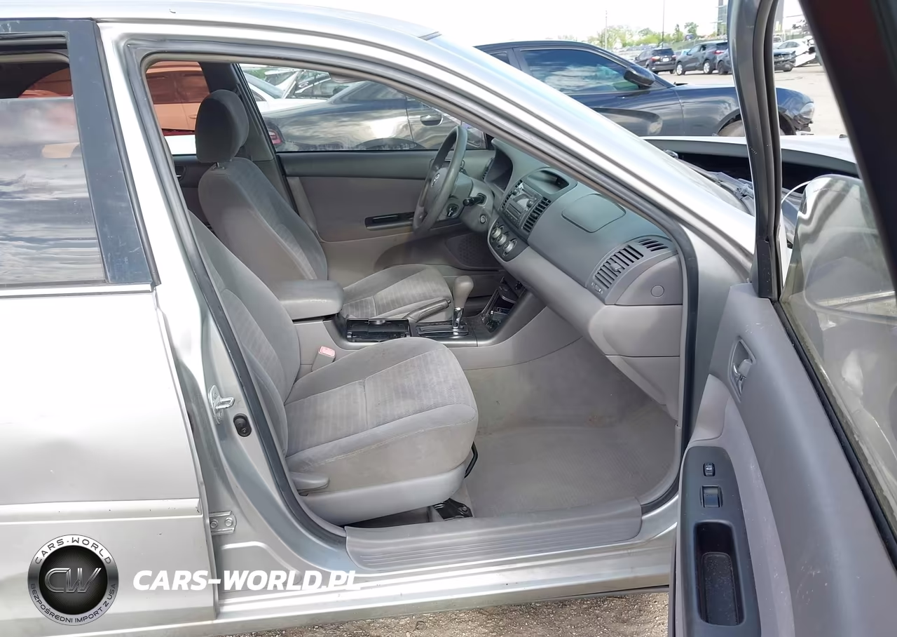 2005 Toyota Camry Le VIN:4T1BE32K25U551844 - 4