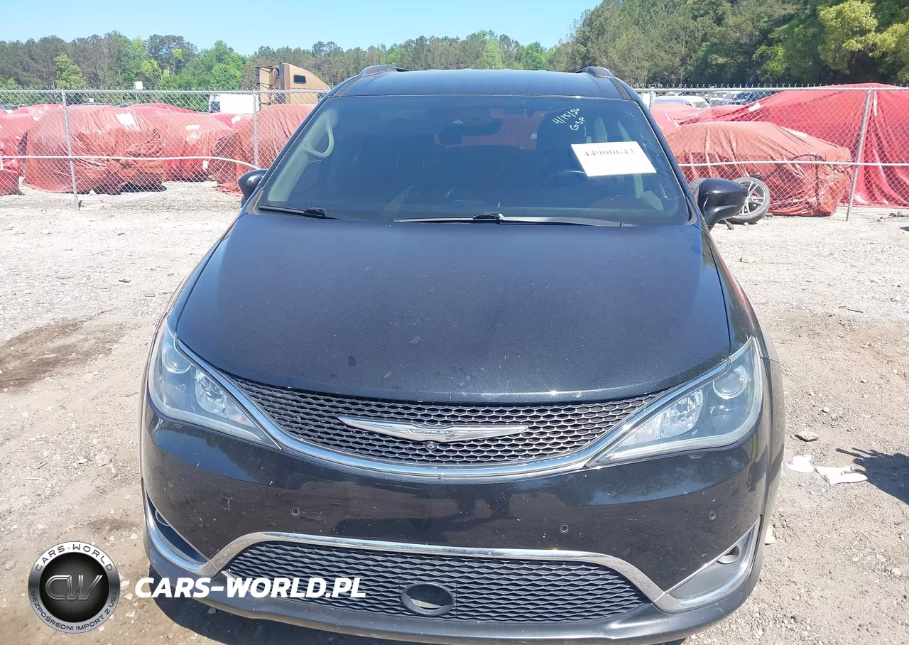 2017 Chrysler Pacifica Touring-L Plus VIN:2C4RC1EG1HR669082 - 12