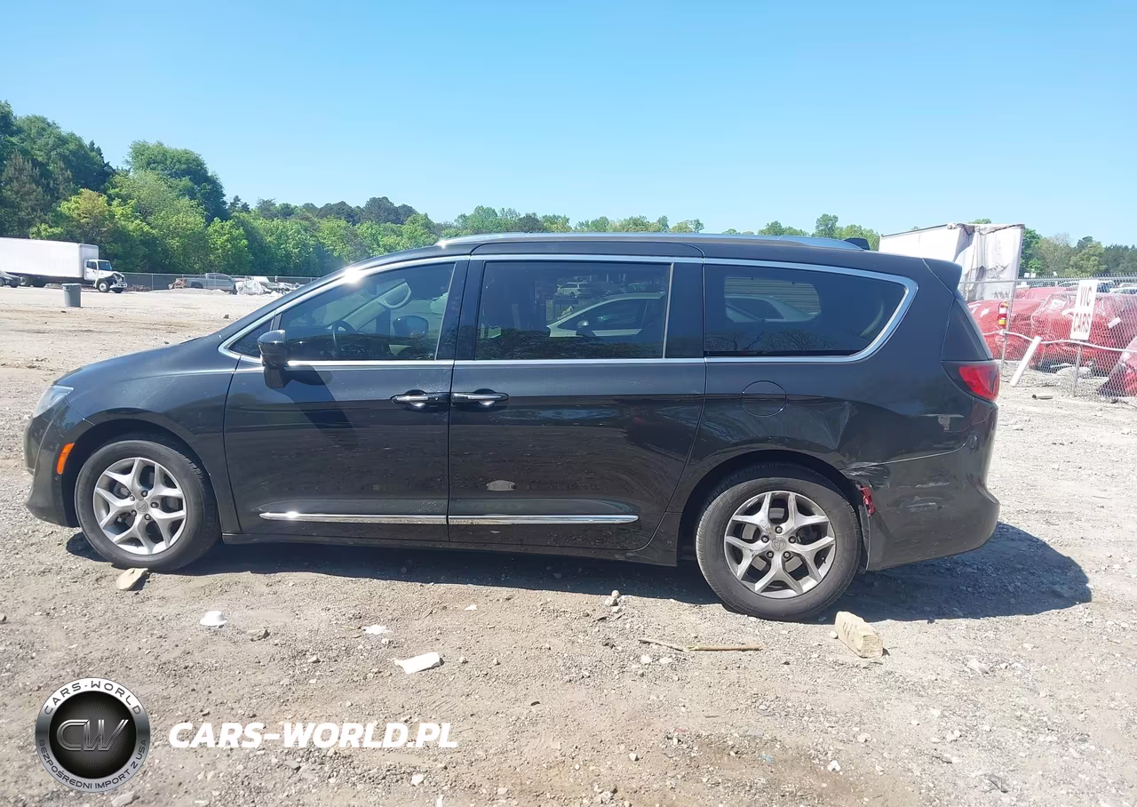 2017 Chrysler Pacifica Touring-L Plus VIN:2C4RC1EG1HR669082 - 14