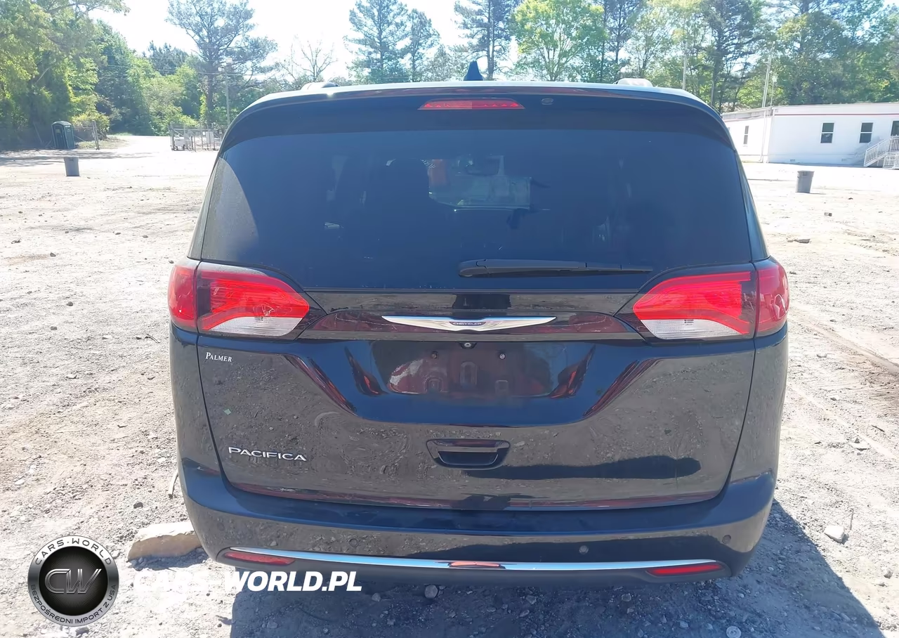 2017 Chrysler Pacifica Touring-L Plus VIN:2C4RC1EG1HR669082 - 16