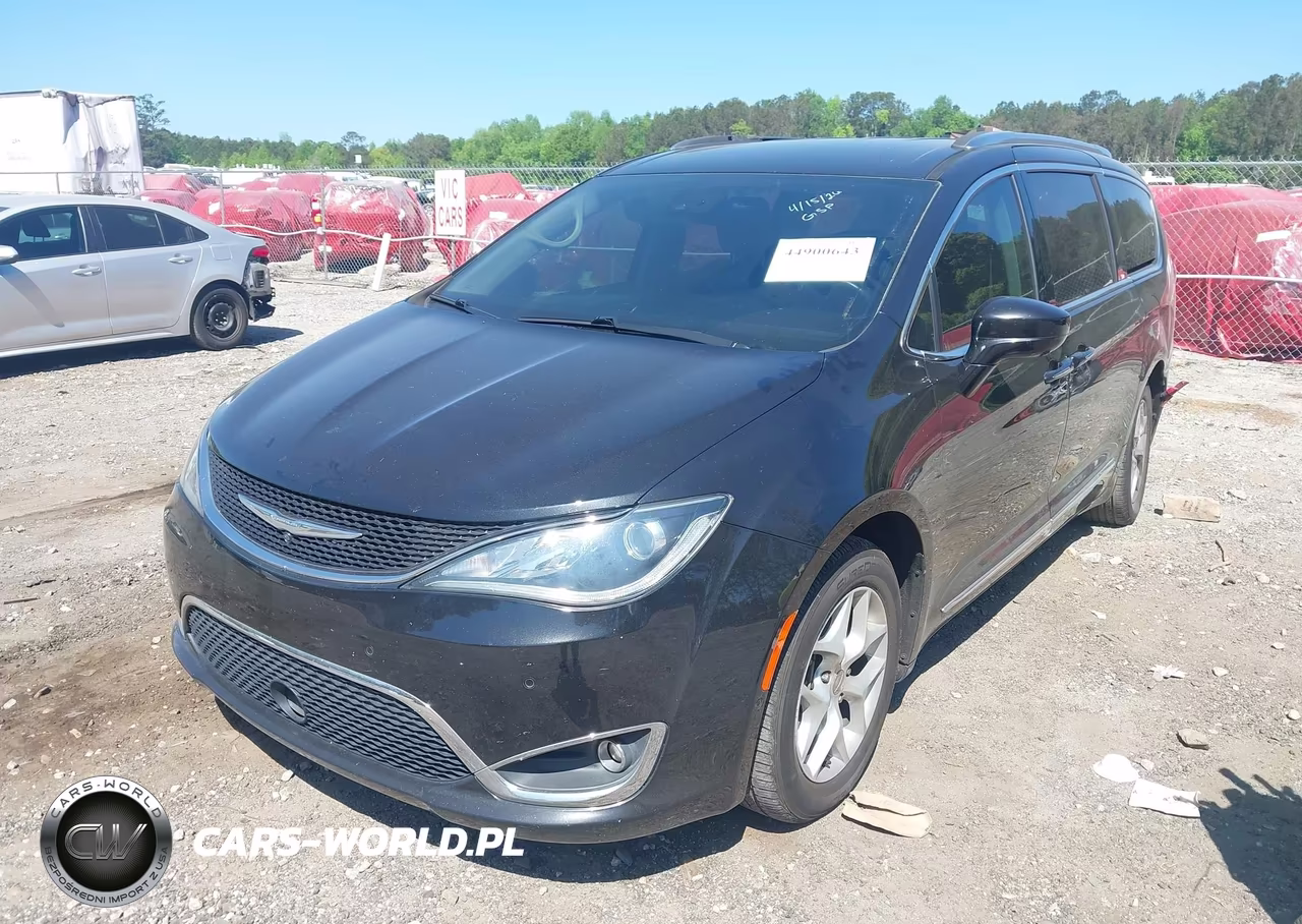 2017 Chrysler Pacifica Touring-L Plus VIN:2C4RC1EG1HR669082 - 2