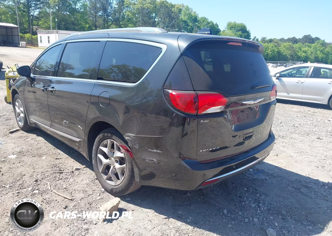 2017 Chrysler Pacifica Touring-L Plus VIN:2C4RC1EG1HR669082 - 3